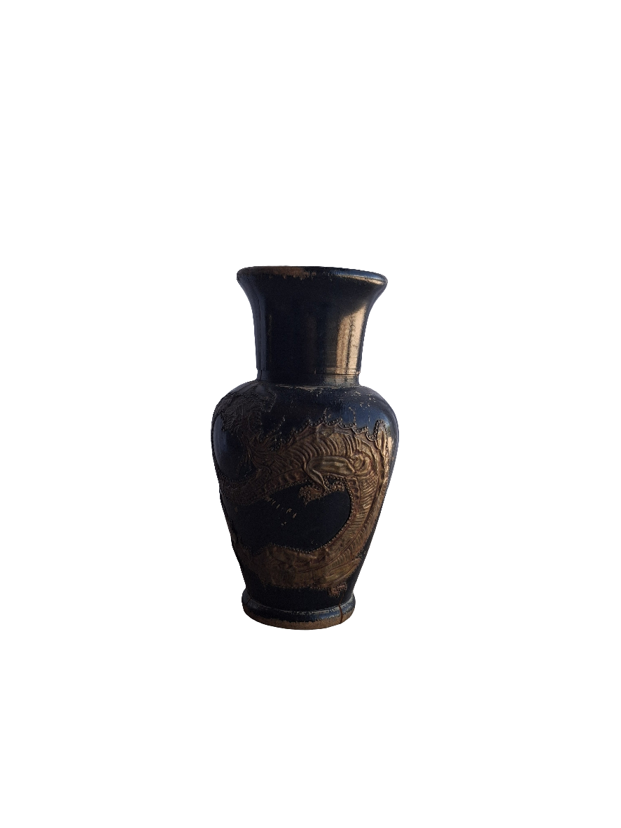 Antico vaso cinese in legno